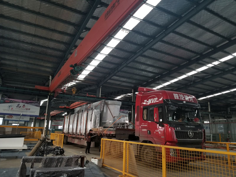 榮大候車(chē)亭廠家發(fā)往湖南的公交候車(chē)亭發(fā)貨案例